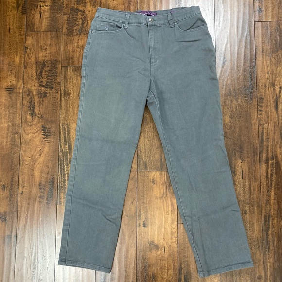 GLORIA VANDERBILT Women’s Gray Denim AMANDA Jeans Size 14 Missy Short - Picture 1 of 12
